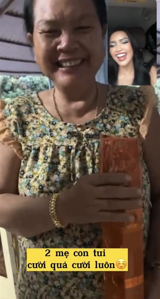 Ngọc Châu và loạt sao Việt chuộng tặng vàng báo hiếu mẹ-1