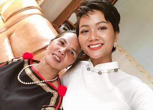 Ngọc Châu và loạt sao Việt chuộng tặng vàng báo hiếu mẹ-4