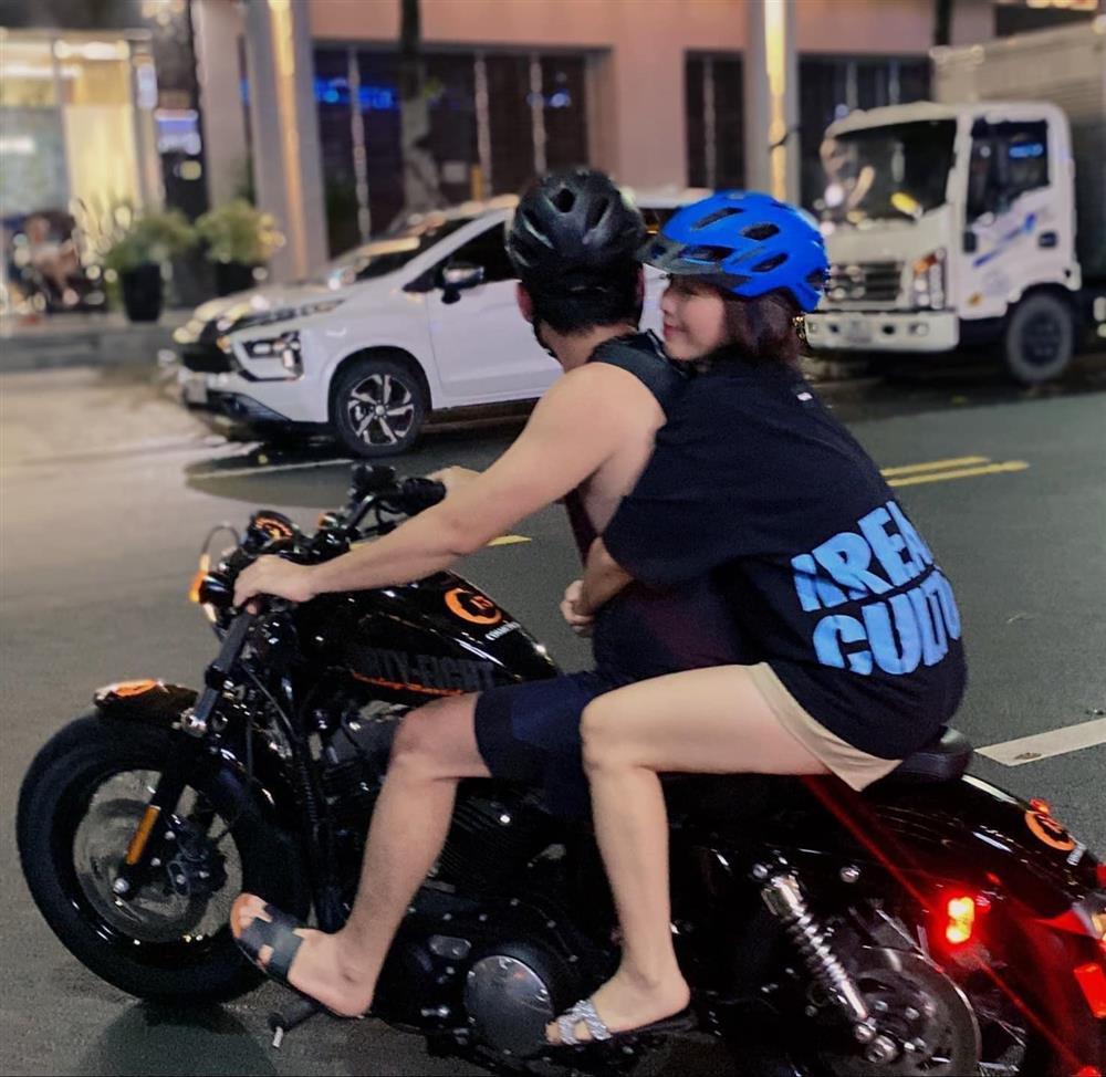 Tin showbiz Việt ngày 21/10: Con trai Bằng Kiều không biết viết tiếng Việt-10