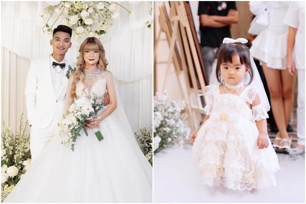 Vợ con Mạc Văn Khoa chăm diện đồ đôi nhất showbiz Việt-9