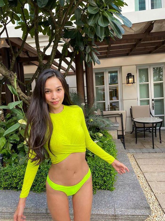 Anh Thư U40 eo bé siêu thực, soán ngôi Lệ Quyên?-10