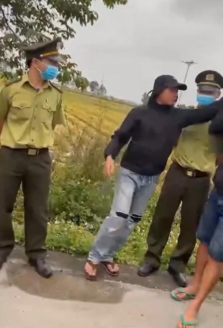 Kiểm lâm Nghệ An bị tố gọi người đến đánh lái xe khi kiểm tra hàng-1