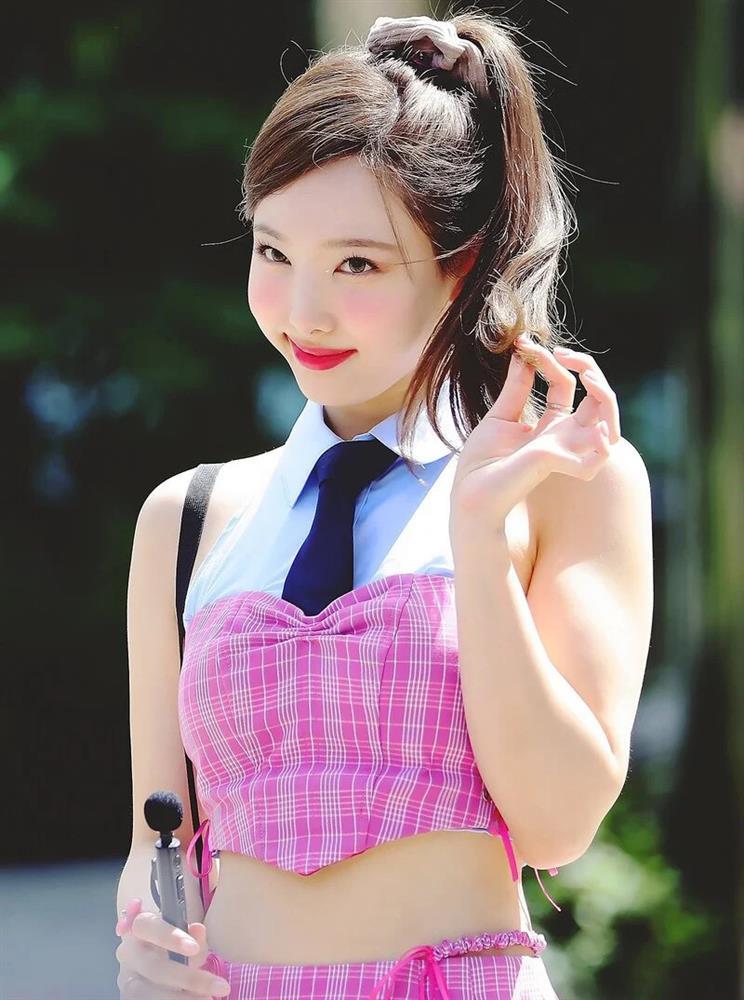 Xu hướng trang điểm thu đông được idol xứ Hàn ưa chuộng-5