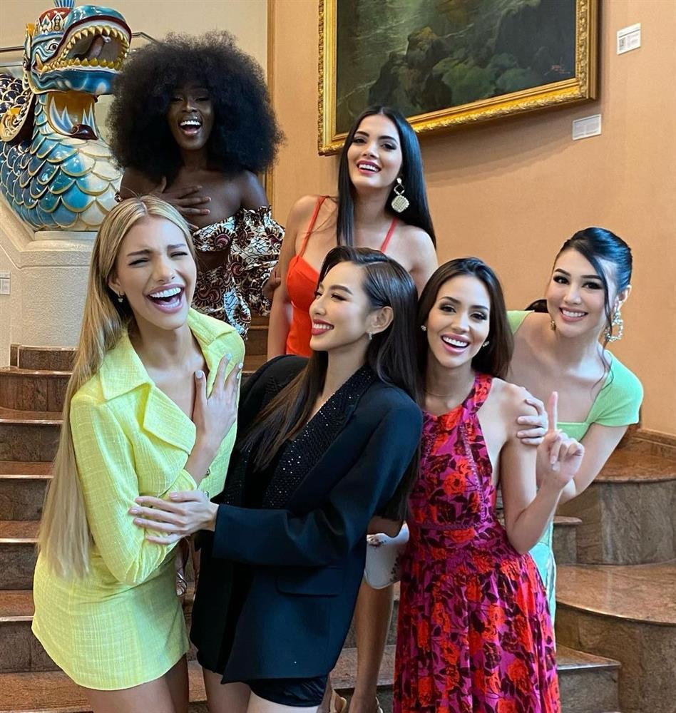 Miss Grand đầu tiên quá đẹp, Thùy Tiên và chị em dè chừng-8