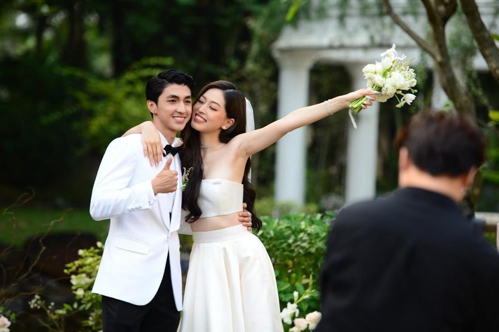 Cô dâu Viên Minh của Công Phượng chỉ diện váy cưới hơn 2 triệu đụng hàng  ngay với Lan Khuê