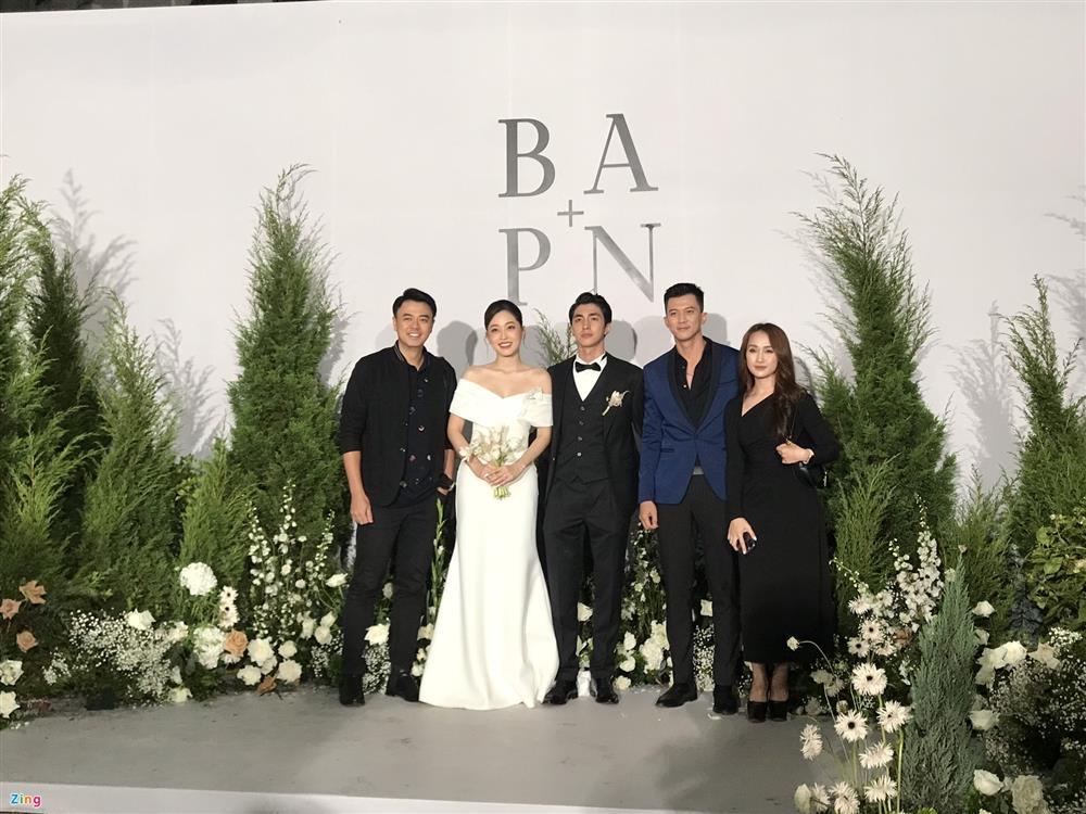 Váy cưới thứ 2 của Phương Nga giống vợ Công Phượng, Nhã Phương-5