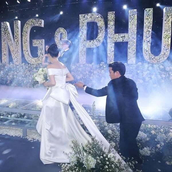 Váy cưới thứ 2 của Phương Nga giống vợ Công Phượng, Nhã Phương-10