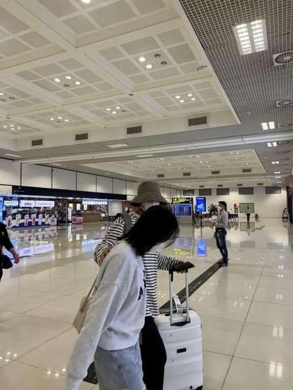 Diệu Nhi - Anh Tú tình tứ ở sân bay, sẵn sàng cưới tại Hà Nội-5