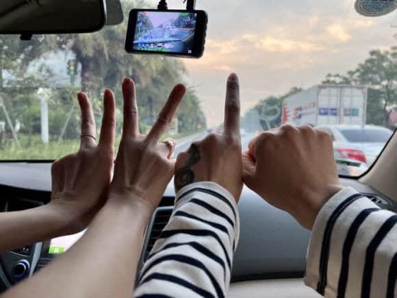 Diệu Nhi - Anh Tú tình tứ ở sân bay, sẵn sàng cưới tại Hà Nội-8