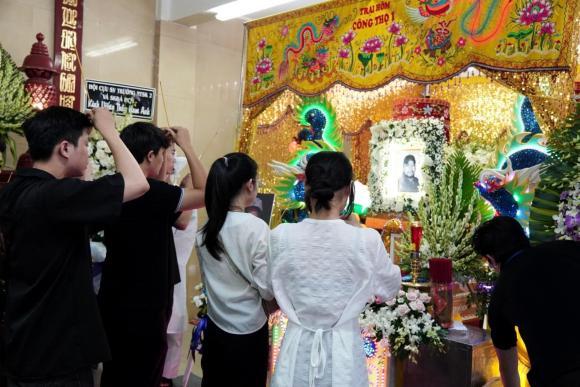 Việt Hương, Trường Giang chung tay phụ tang lễ nghệ sĩ Nam Anh-15