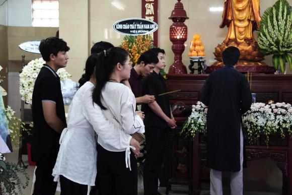 Việt Hương, Trường Giang chung tay phụ tang lễ nghệ sĩ Nam Anh-16
