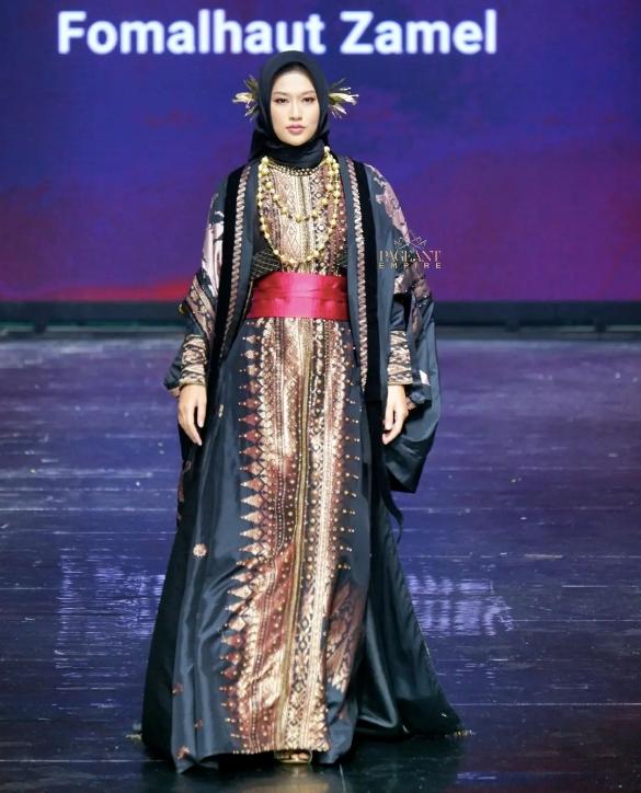 Thiên Ân làm vedette quét sạch sàn diễn thời trang Muslim 2023 tại Indonesia-1