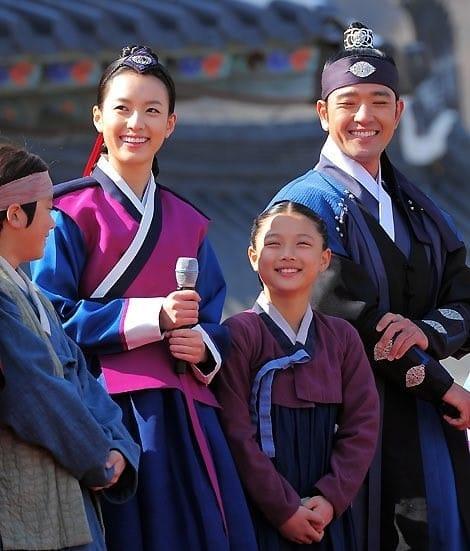 Kim Yoo Jung và Han Hyo Joo chung khung hình sau 12 năm-3