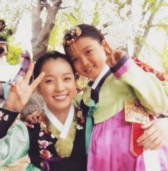 Kim Yoo Jung và Han Hyo Joo chung khung hình sau 12 năm-4