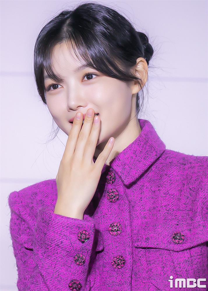 Kim Yoo Jung và Han Hyo Joo chung khung hình sau 12 năm-6