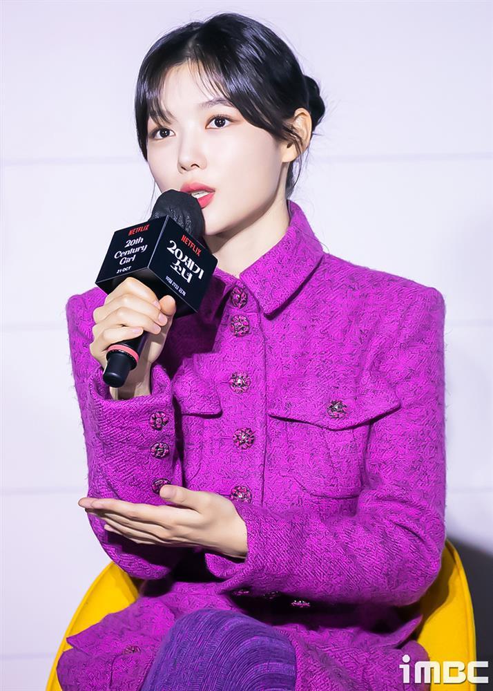 Kim Yoo Jung và Han Hyo Joo chung khung hình sau 12 năm-8