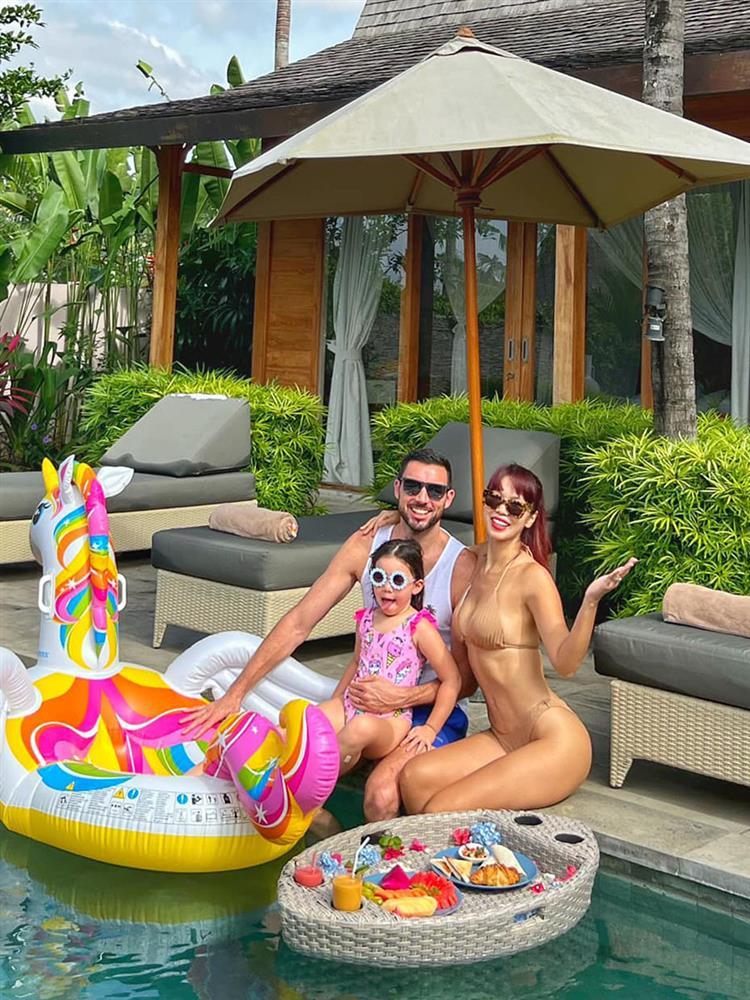 Hà Anh mặc bikini màu nude nhìn giật mình-1