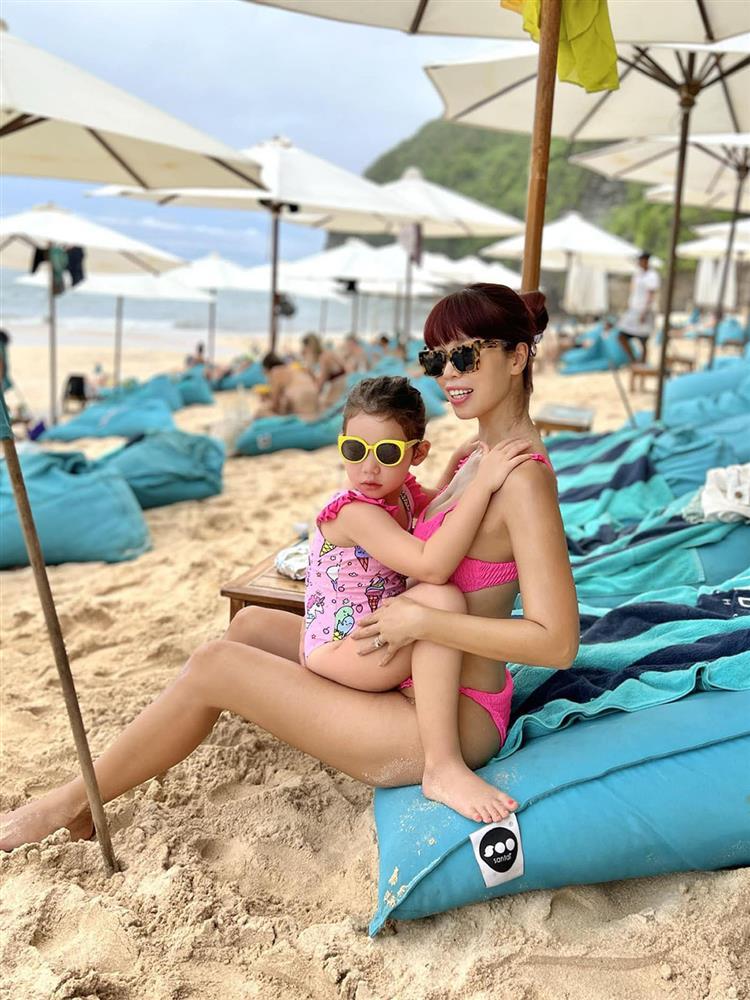 Hà Anh mặc bikini màu nude nhìn giật mình-4