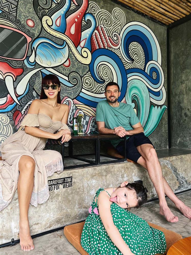 Hà Anh mặc bikini màu nude nhìn giật mình-9