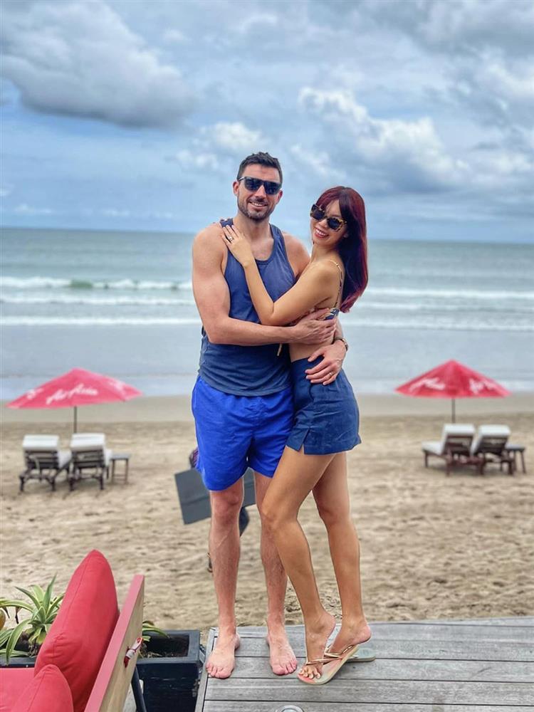 Hà Anh mặc bikini màu nude nhìn giật mình-5