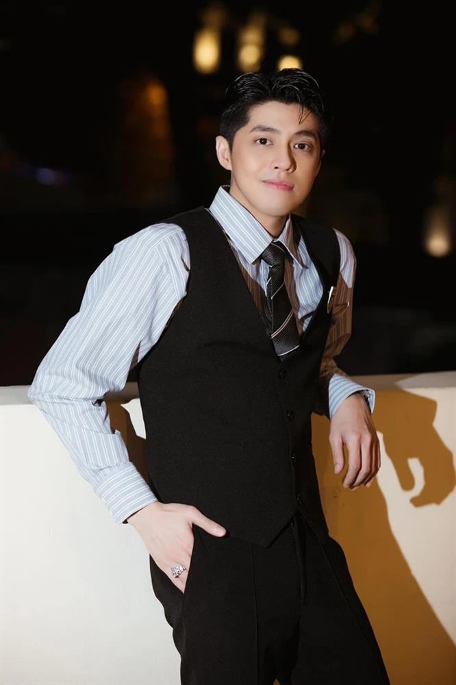 Noo Phước Thịnh diện style MONO đi diễn, mặc khán giả sờ múi-6