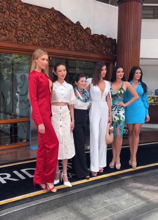 Thùy Tiên nhỏ xíu, như học sinh bên Miss Grand 2019-2