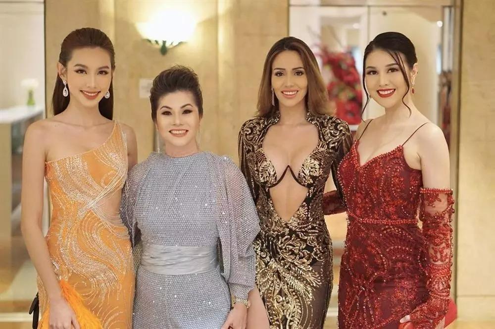 Thùy Tiên nhỏ xíu, như học sinh bên Miss Grand 2019-10