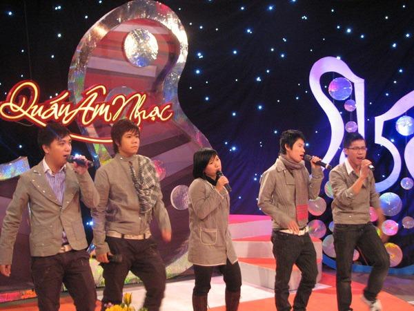 Không phải M4U, đây mới là nhóm nhạc nam hỗ trợ Tí Nâu tại Ca Sĩ Mặt Nạ?-4