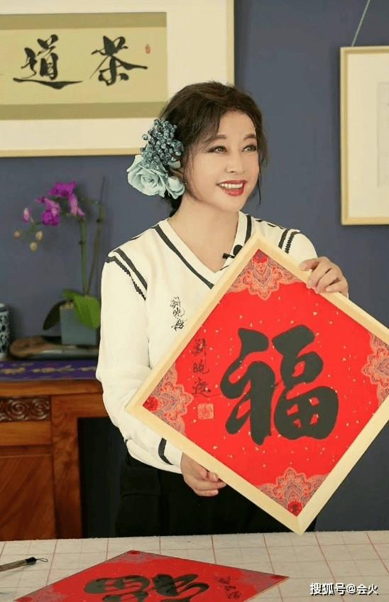 Choáng với vẻ đẹp của Lưu Hiểu Khánh ở độ tuổi U70-5