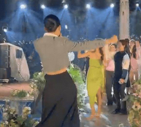 Màn hát live gây tranh cãi của Hương Giang tại đám cưới Bình An - Phương Nga-3