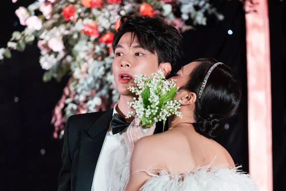 Diệu Nhi - Anh Tú đẹp đôi trong đám cưới ở Hà Nội-9