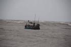 Tàu cá Quảng Trị chìm trên biển, 2 thành viên may mắn được cứu