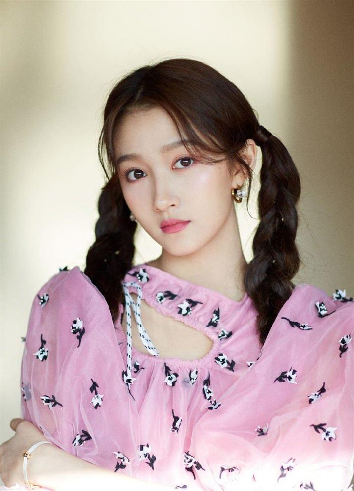 Quan Hiểu Đồng sắc vóc nổi bật nhưng lên đồ khó mê-6