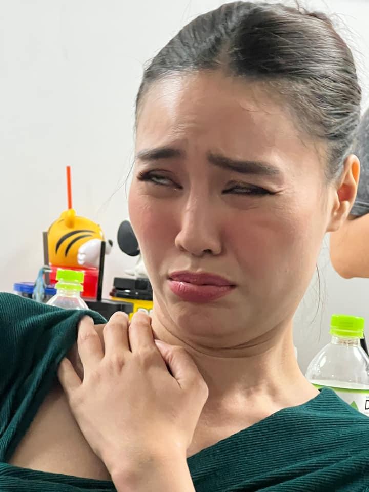 Ninh Dương Lan Ngọc mất vẻ ngọc nữ qua góc máy chị em-1