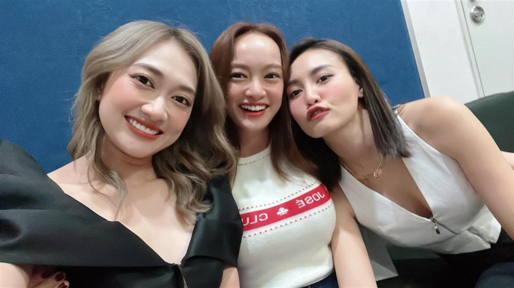 Ninh Dương Lan Ngọc mất vẻ ngọc nữ qua góc máy chị em-9