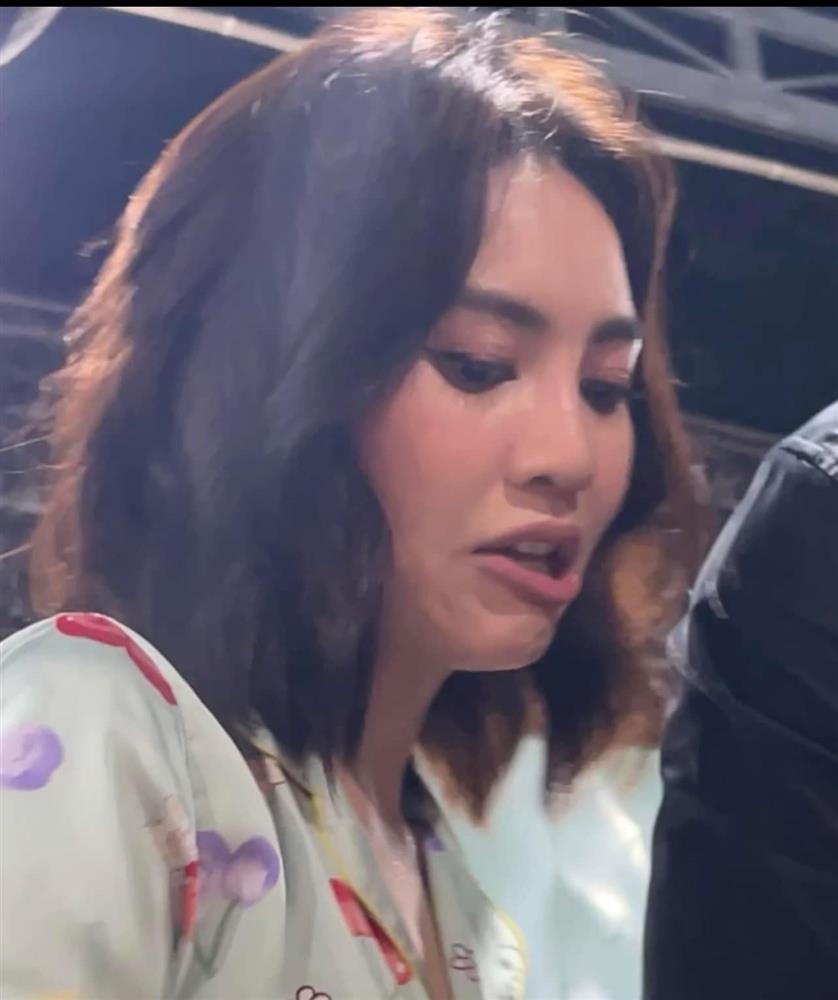 Ninh Dương Lan Ngọc mất vẻ ngọc nữ qua góc máy chị em-8