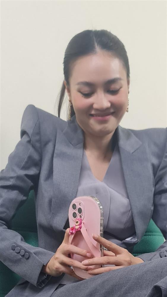 Ninh Dương Lan Ngọc mất vẻ ngọc nữ qua góc máy chị em-7