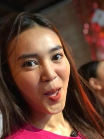 Ninh Dương Lan Ngọc mất vẻ ngọc nữ qua góc máy chị em-15