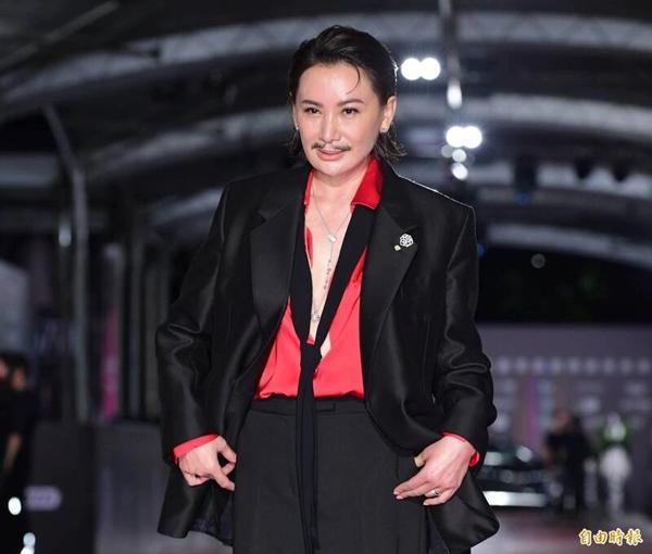 Lâm Tâm Như trắng tay tại giải Kim Chung-6