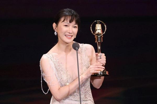 Lâm Tâm Như trắng tay tại giải Kim Chung-9