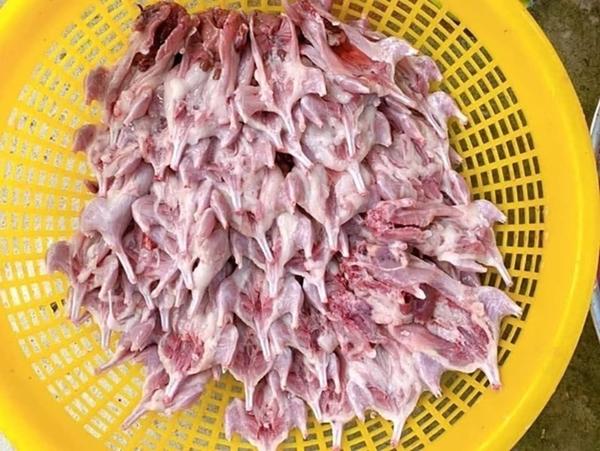 Loài hôi hám ngoài đồng giờ thành đặc sản giá 300.000 đồng/kg-2