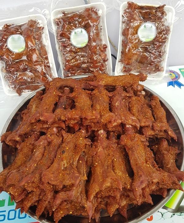 Loài hôi hám ngoài đồng giờ thành đặc sản giá 300.000 đồng/kg-5