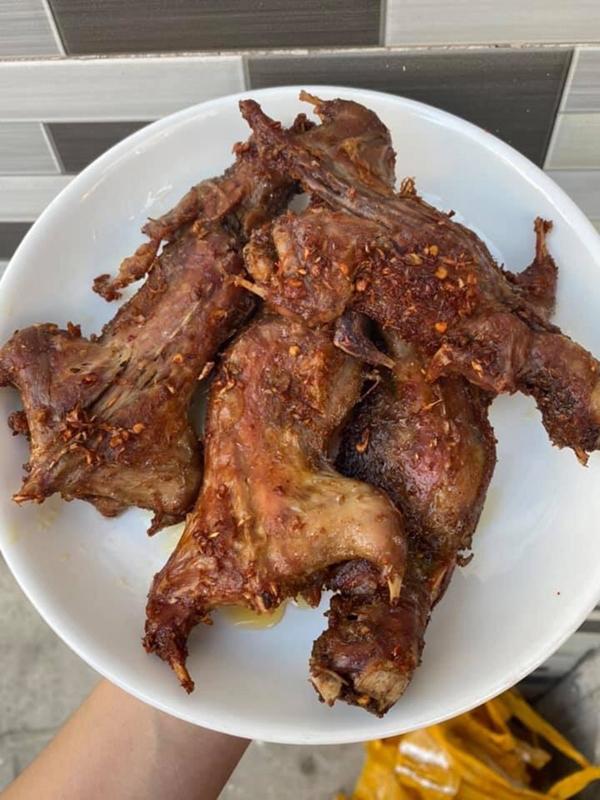 Loài hôi hám ngoài đồng giờ thành đặc sản giá 300.000 đồng/kg-8