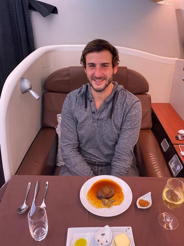 Du khách bay hơn 2.000 chuyến, đi 6 triệu cây số tìm bữa ăn ngon nhất trên máy bay-3
