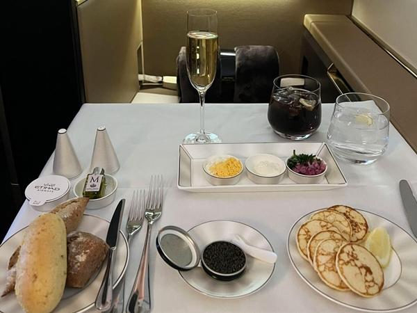 Du khách bay hơn 2.000 chuyến, đi 6 triệu cây số tìm bữa ăn ngon nhất trên máy bay-5
