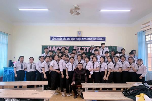 Bật cười trước món quà học trò tặng thầy giáo vào ngày sinh nhật-2