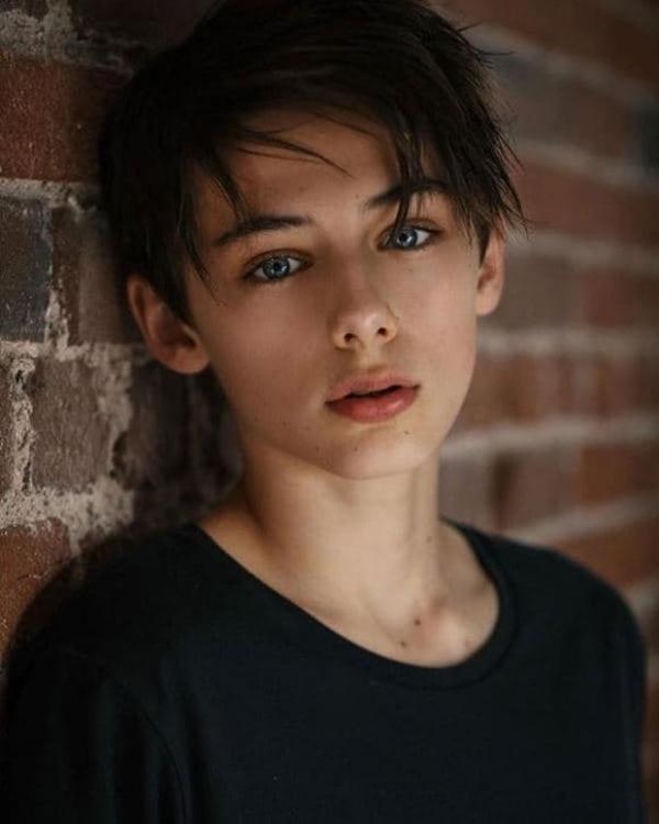 Điều gì đã xảy ra với cậu bé từng được công nhận là đẹp trai nhất thế giới?-4