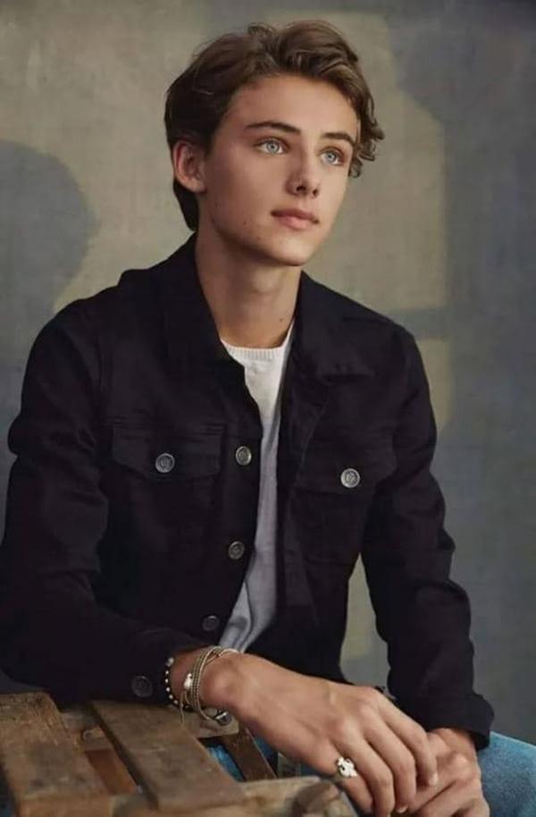 Điều gì đã xảy ra với cậu bé từng được công nhận là đẹp trai nhất thế giới?-7