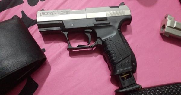 Chạm mặt các trùm buôn hàng nóng ở miền Tây, lộ kho lớn súng ống-3