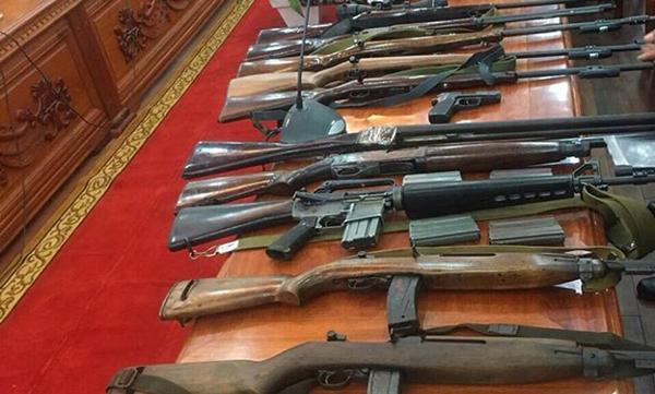 Chạm mặt các trùm buôn hàng nóng ở miền Tây, lộ kho lớn súng ống-5